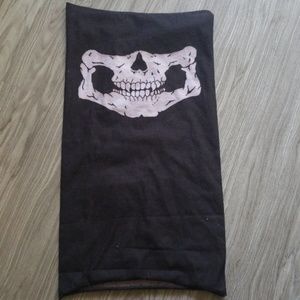 Skull face warmer